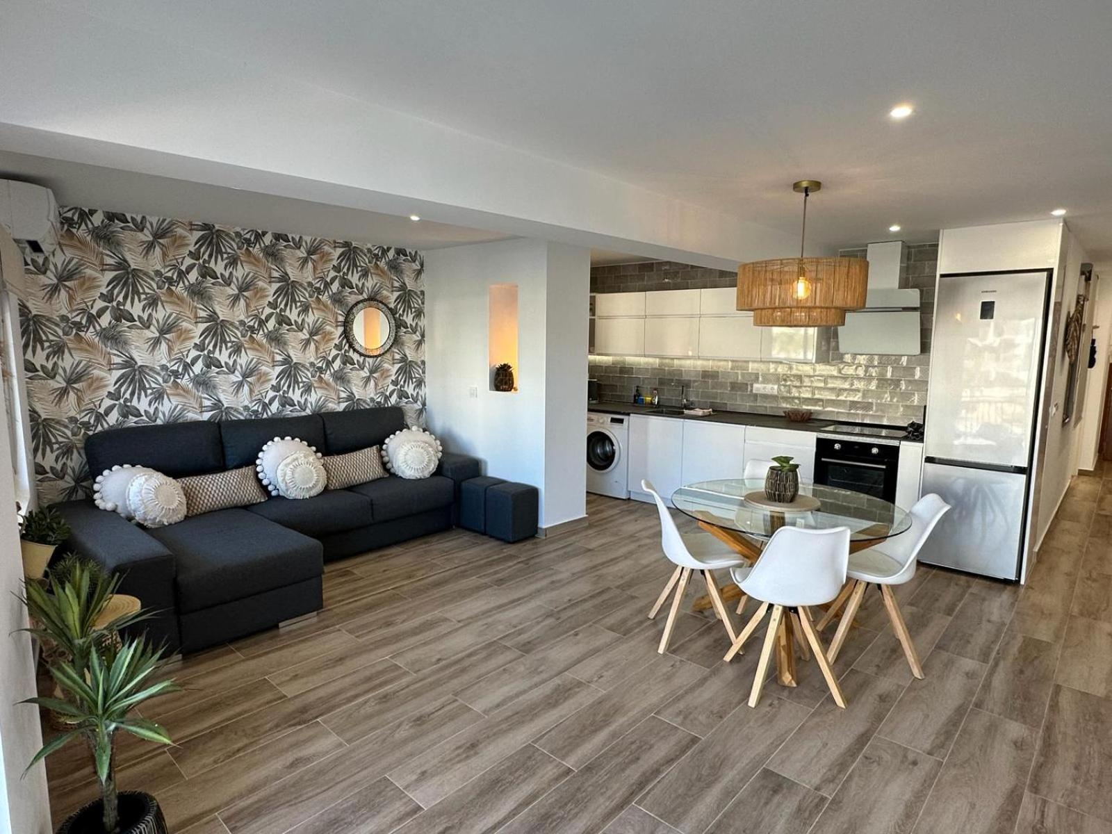 Waterfront 3 Bed Apartment, 90M From The Beach Platja de Larenal Экстерьер фото