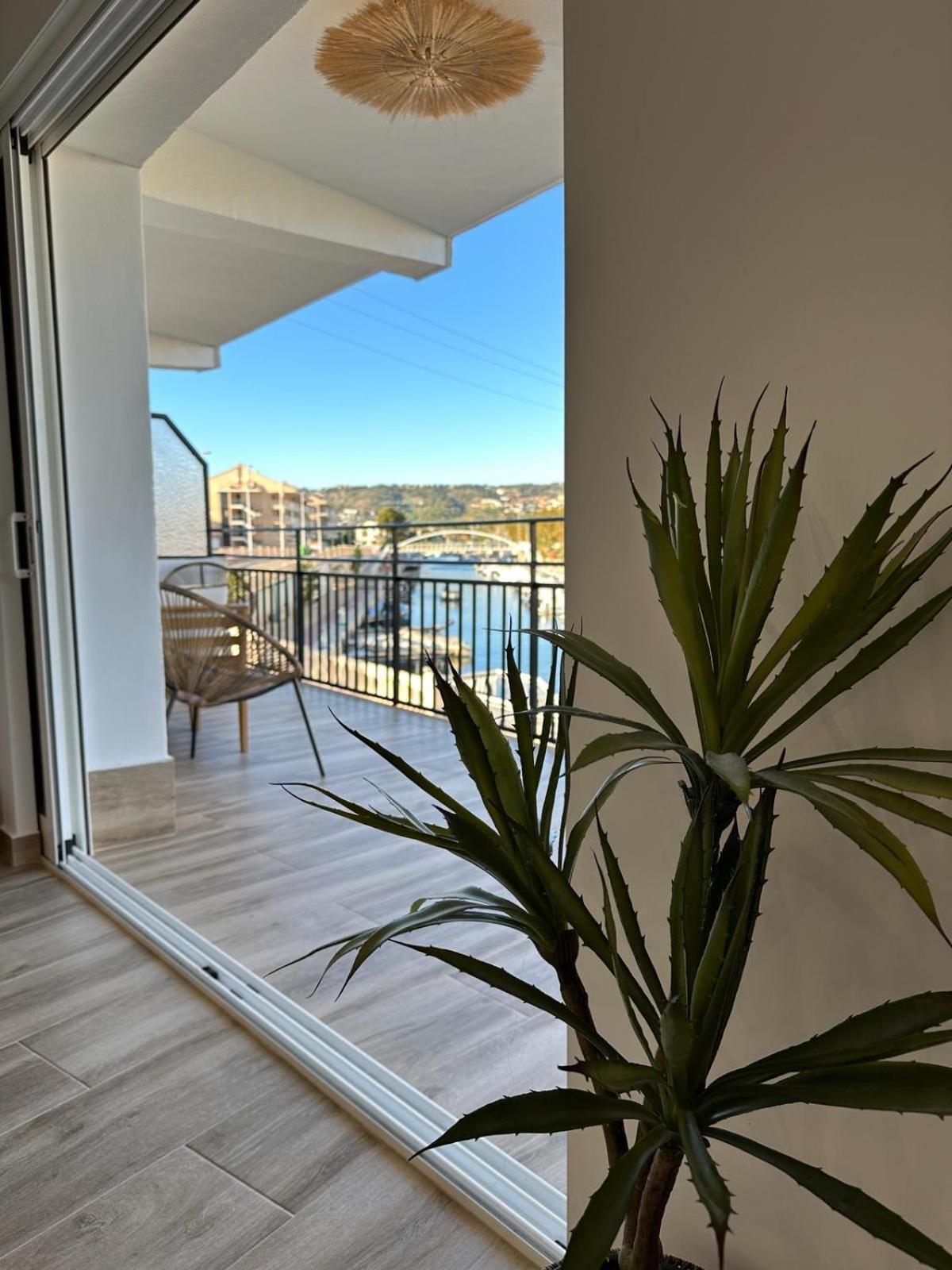 Waterfront 3 Bed Apartment, 90M From The Beach Platja de Larenal Экстерьер фото