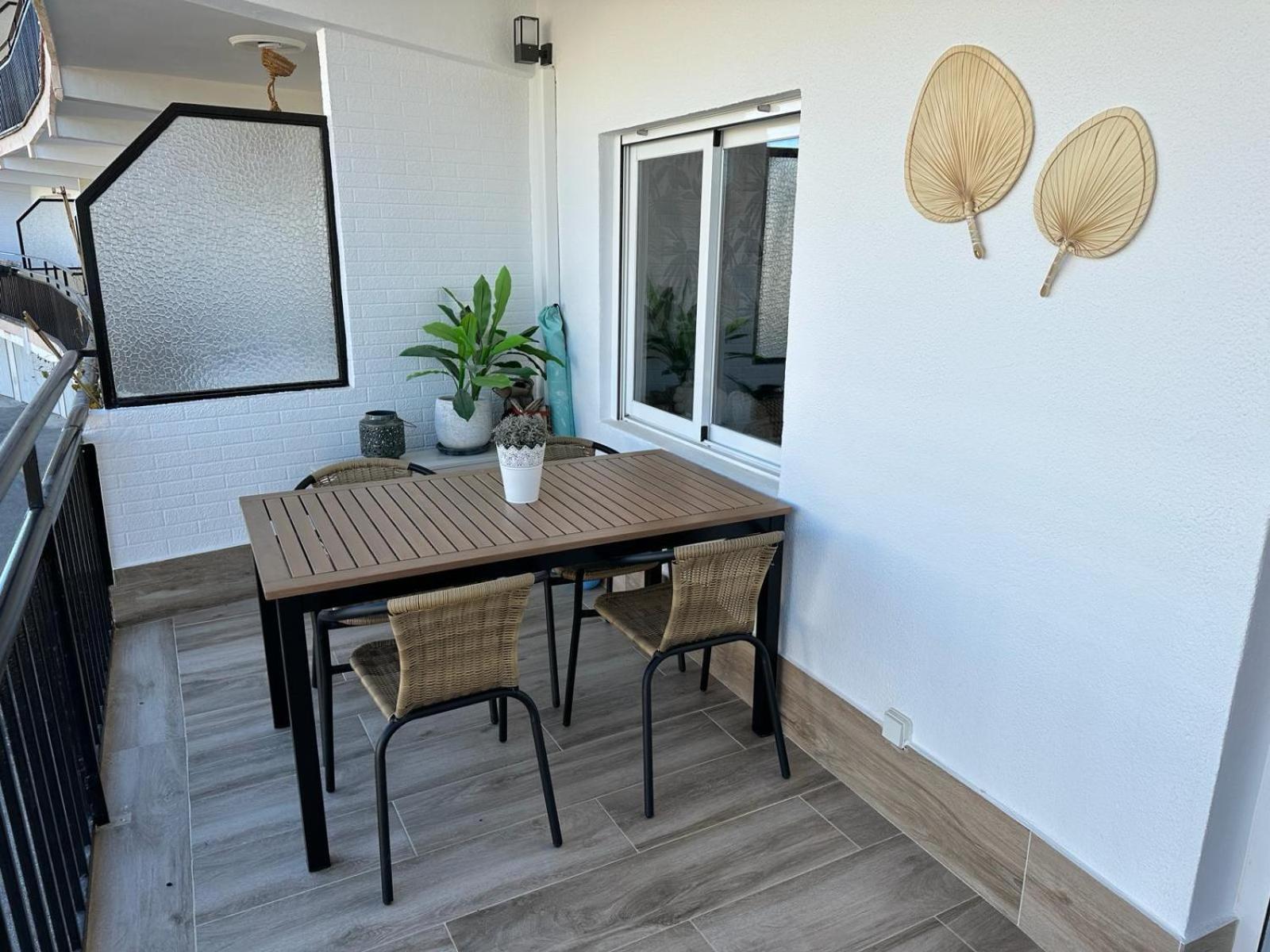 Waterfront 3 Bed Apartment, 90M From The Beach Platja de Larenal Экстерьер фото