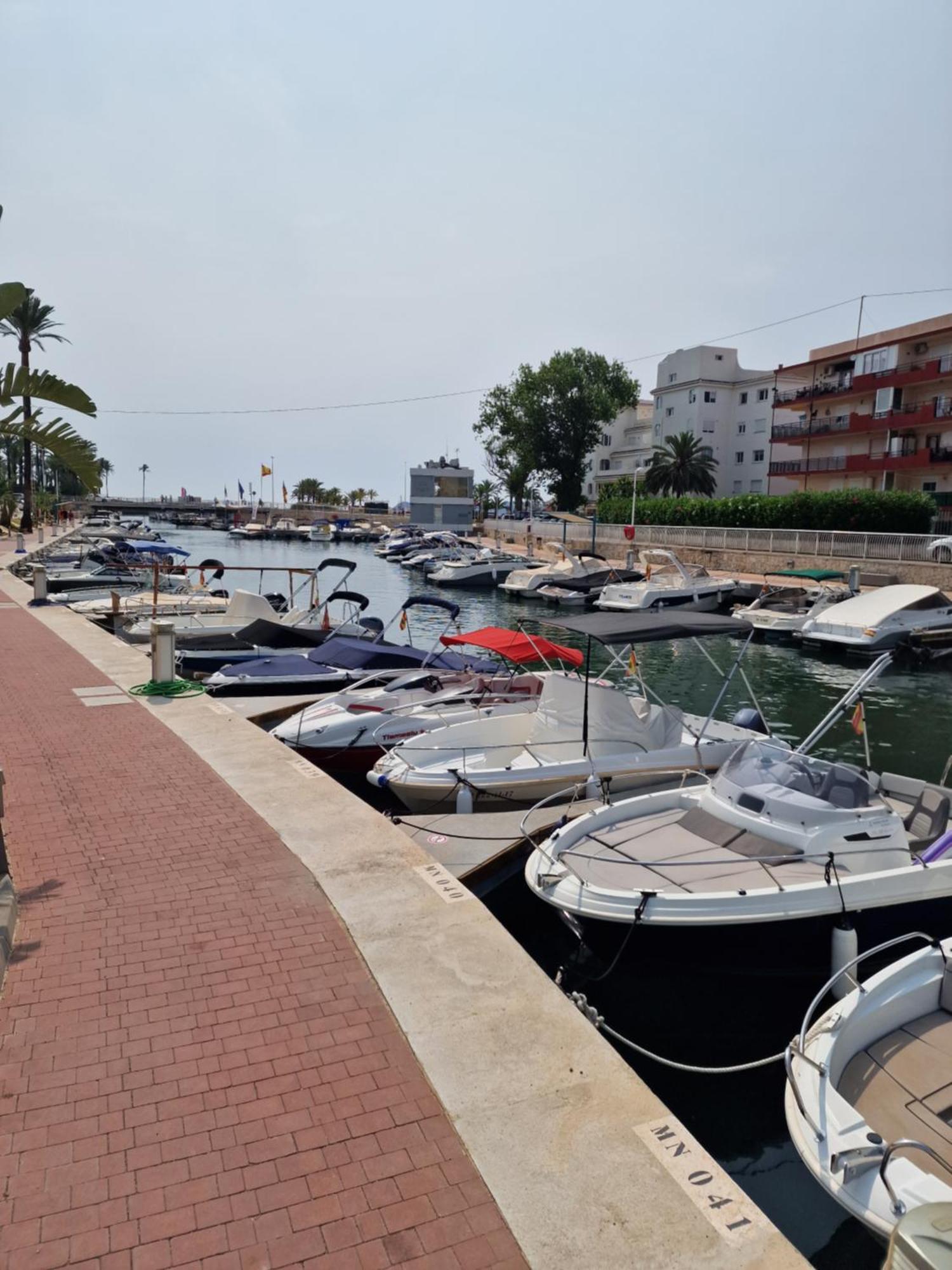 Waterfront 3 Bed Apartment, 90M From The Beach Platja de Larenal Экстерьер фото