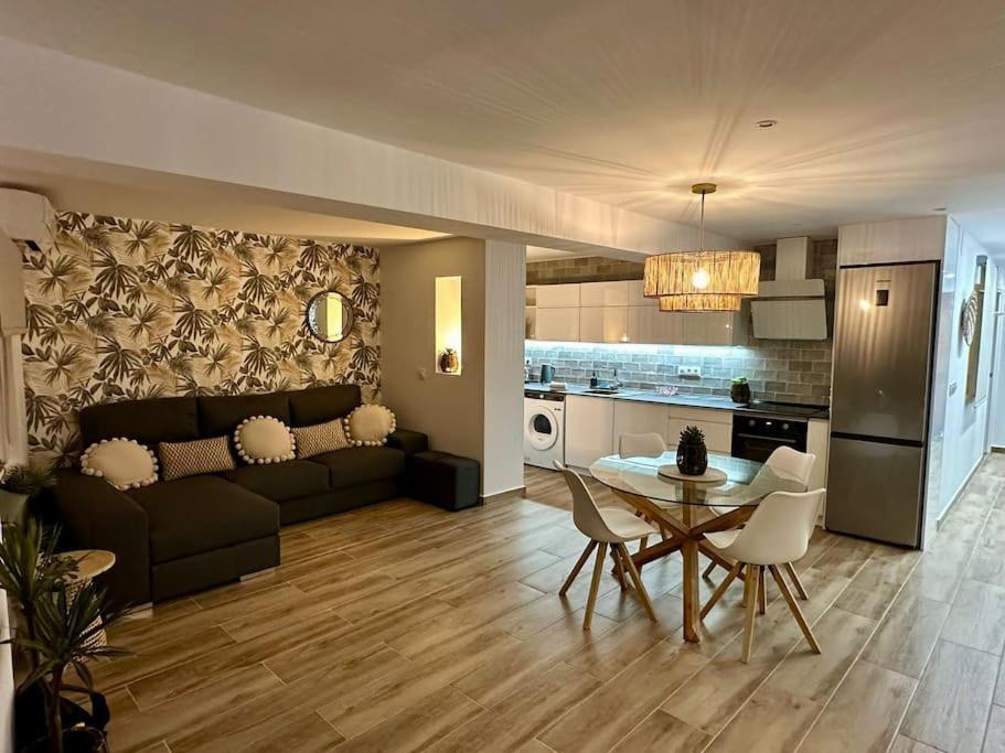 Waterfront 3 Bed Apartment, 90M From The Beach Platja de Larenal Экстерьер фото