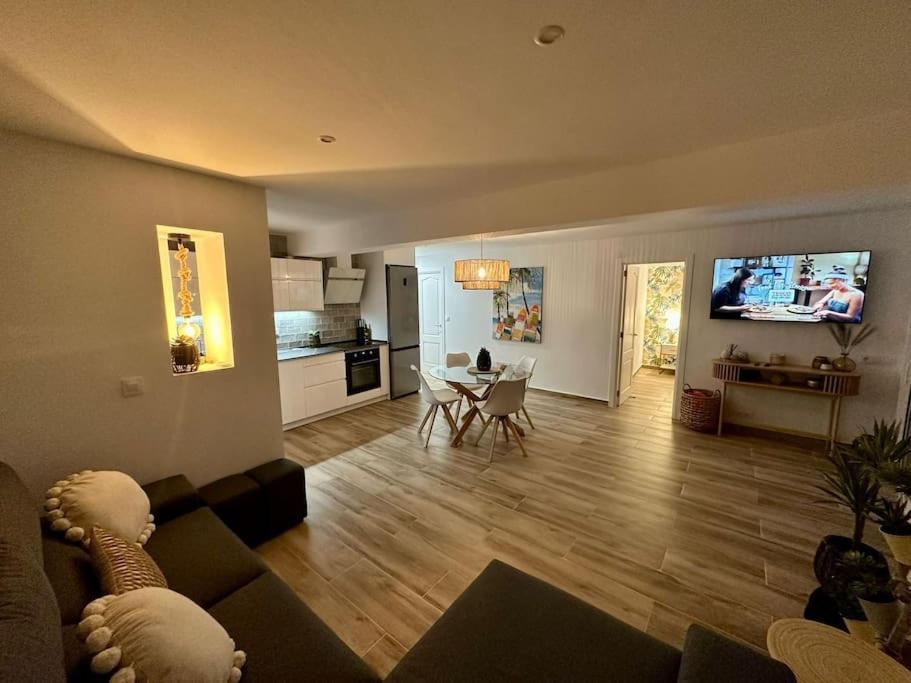 Waterfront 3 Bed Apartment, 90M From The Beach Platja de Larenal Экстерьер фото